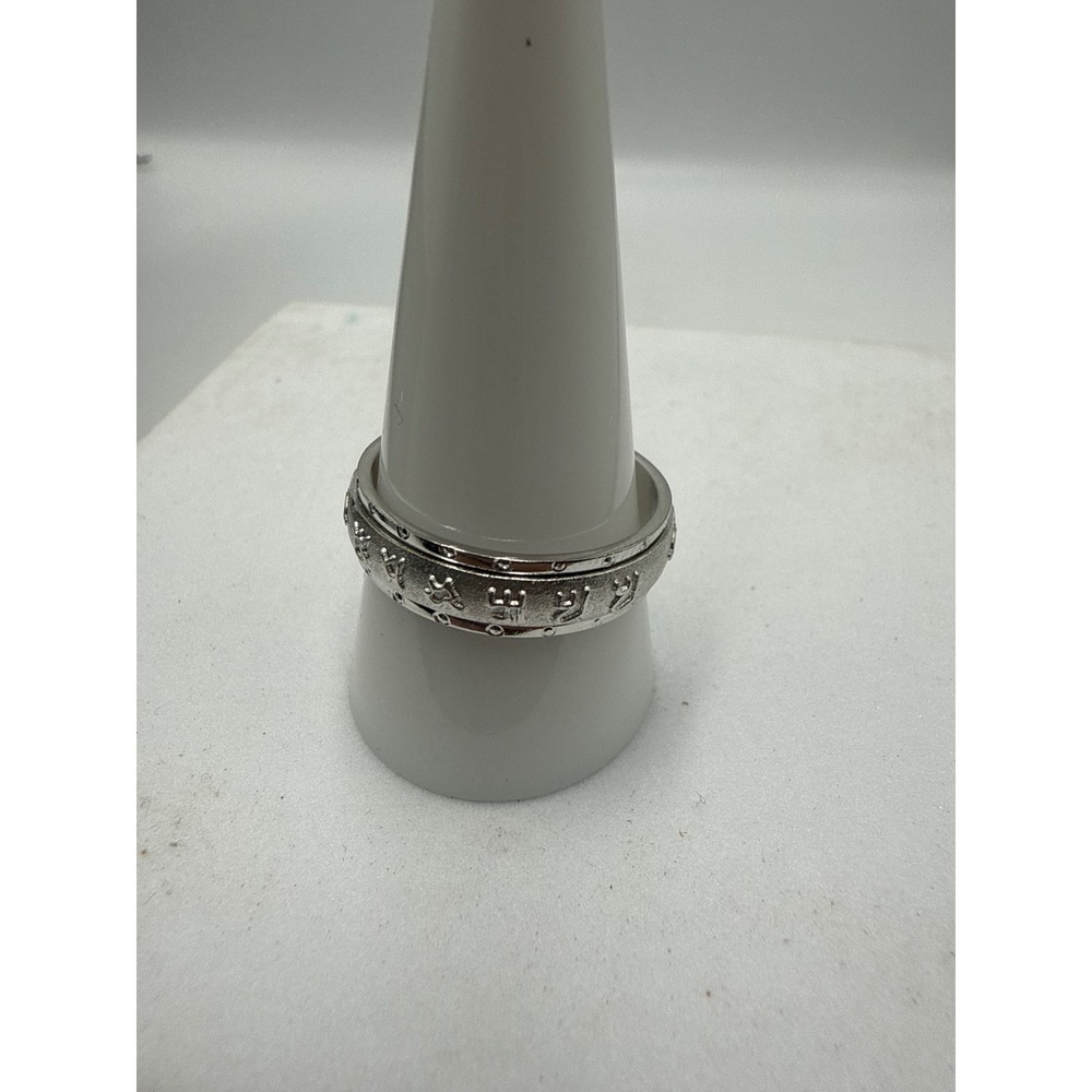 18K White Gold Plated Spinner Ring Embossed Character Band Size 11